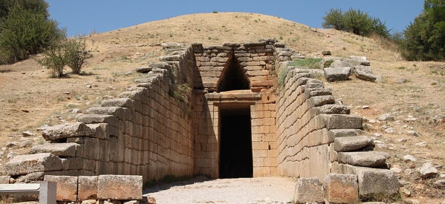 1024px treasury of atreus klearchos kapoutsis