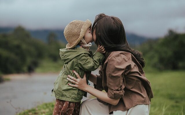 Теорія прив’язаності 9 mother 6935336 640