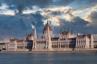 attilapergel hungarian parliament building 6995487