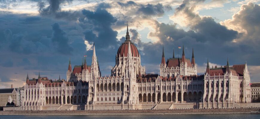 attilapergel hungarian parliament building 6995487