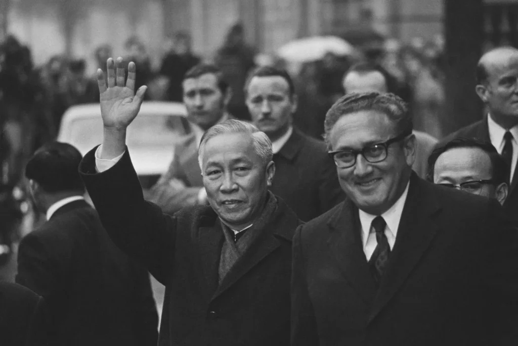 north vietnamese leader le duc tho and us national security advisor henry kissinger
