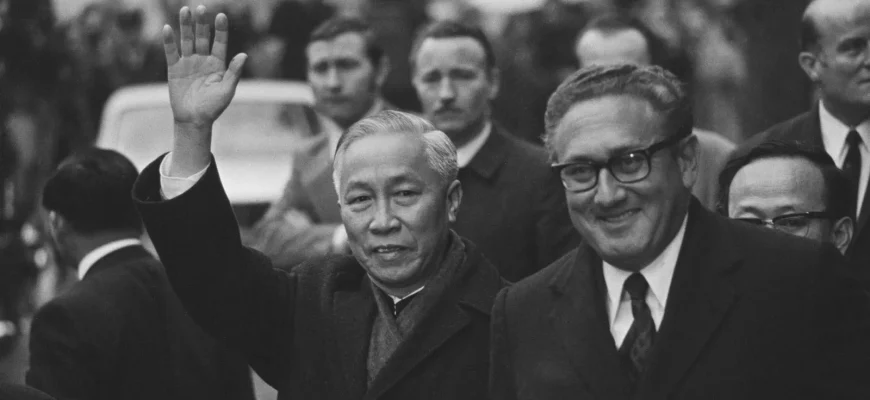 Сполучені Штати ведуть переговори про вихід з В’єтнаму 3 north vietnamese leader le duc tho and us national security advisor henry kissinger