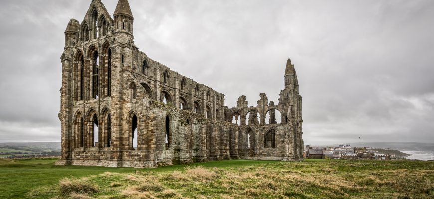 Готичні собори — як працюють арки, вітражі й склепіння 1 timhill whitby abbey 2805489