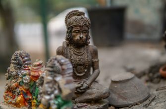 Чотири цілі життя в індуїзмі від добробуту до визволення 15 wpoeschl hanuman 3817783